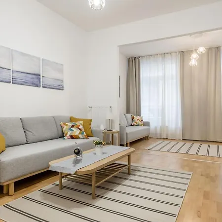 Apartment Downtown Charm In