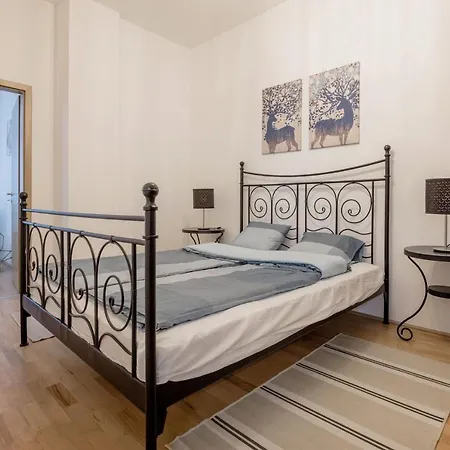 Apartment Downtown Charm In Budapest