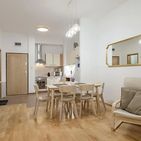 דירה Downtown Charm In