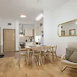 Apartment Downtown Charm In