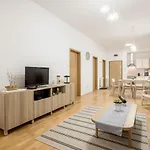 Downtown Charm In Apartment