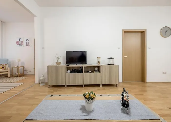 Downtown Charm In Budapešť
